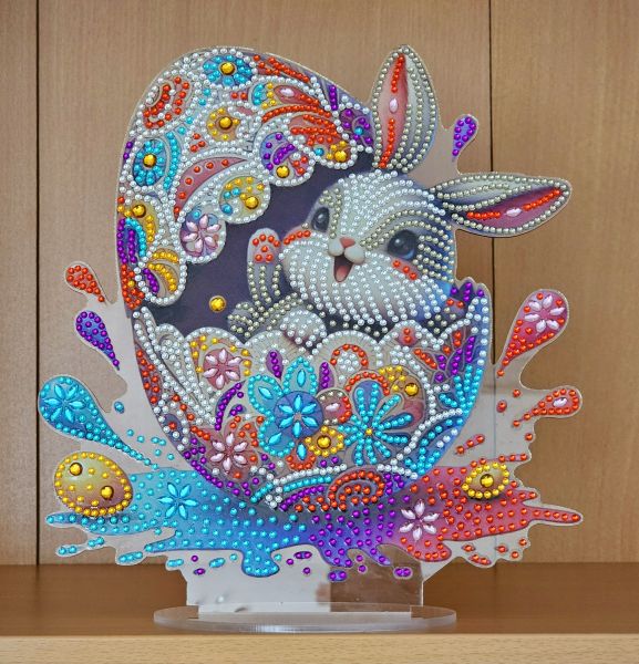 Osterdeko Diamond Painting handmade Ornament aus Acryl, Motiv Hase im Oster-Ei (fertig)