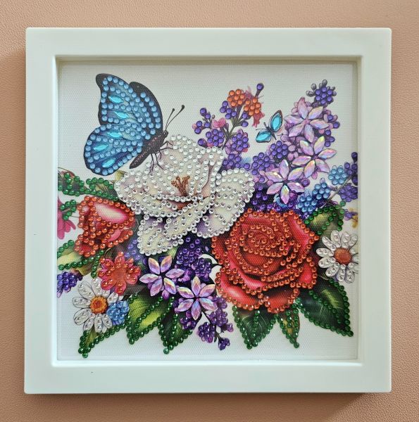 Deko Diamond Painting handmade Bild mit Rahmen, Blumen mit Schmetterling (fertig)