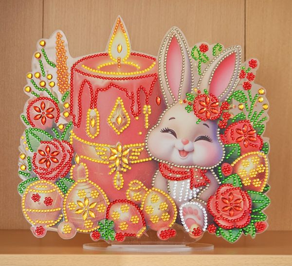 Osterdeko Diamond Painting handmade Ornament aus Acryl, Motiv Hase mit Kerze (fertig)