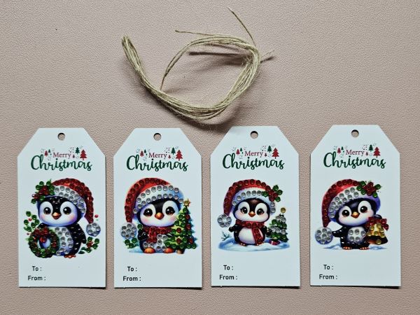 Deko Diamond Painting handmade Geschenk-Anhänger-Set (4 Stück), Motiv Pinguin (fertig)